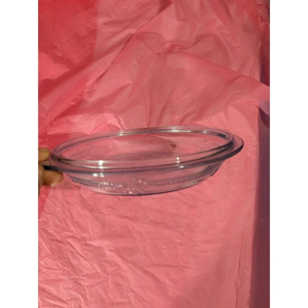 Beautiful Vintage FIRE KING etched glass design lid or casserole dish ?